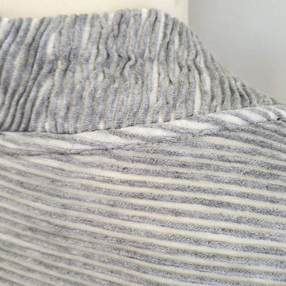 Sweet Gray Open Cardigan Sweater in Gray, Size Medium - Picture 10 of 16